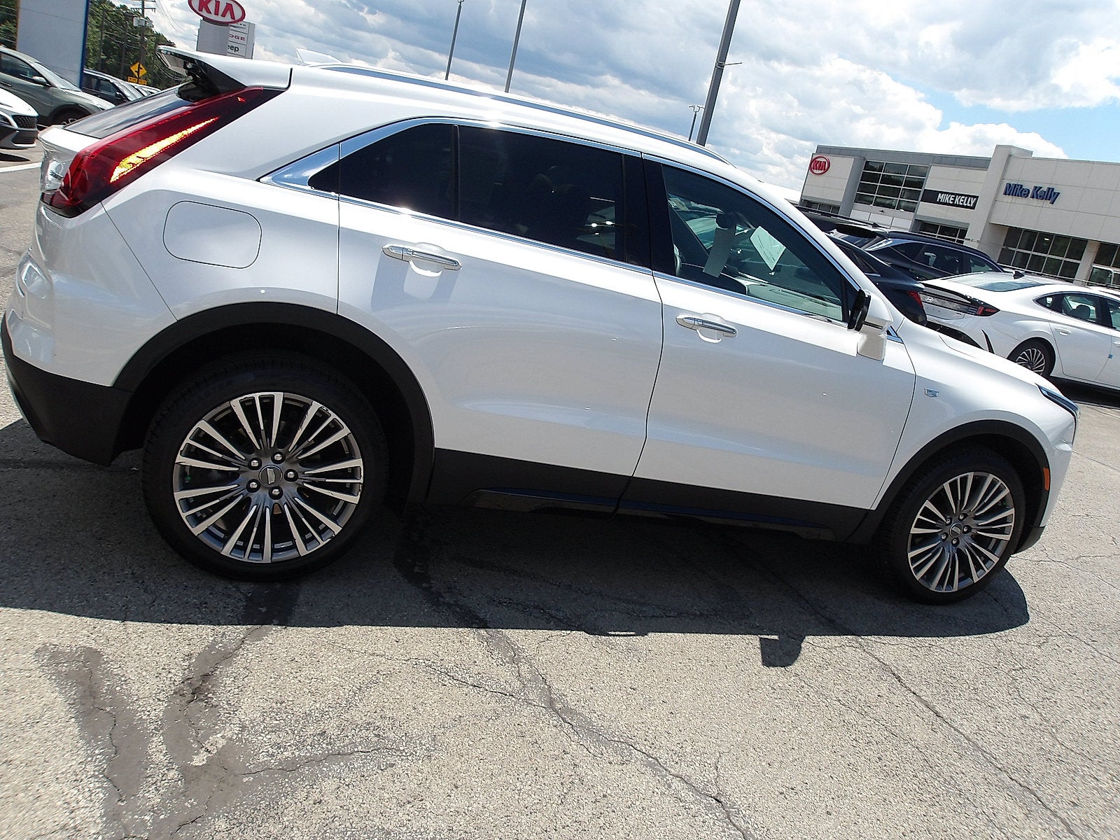 2024 Cadillac XT4 AWD Premium Luxury