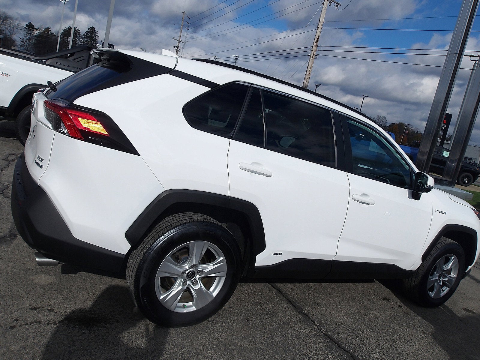2021 Toyota RAV4 Hybrid XLE