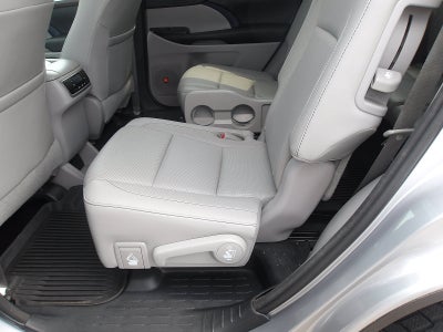 2016 Toyota Highlander Base