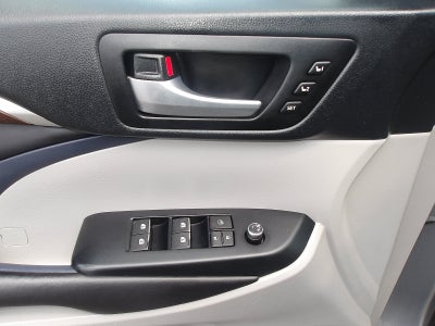 2016 Toyota Highlander Base