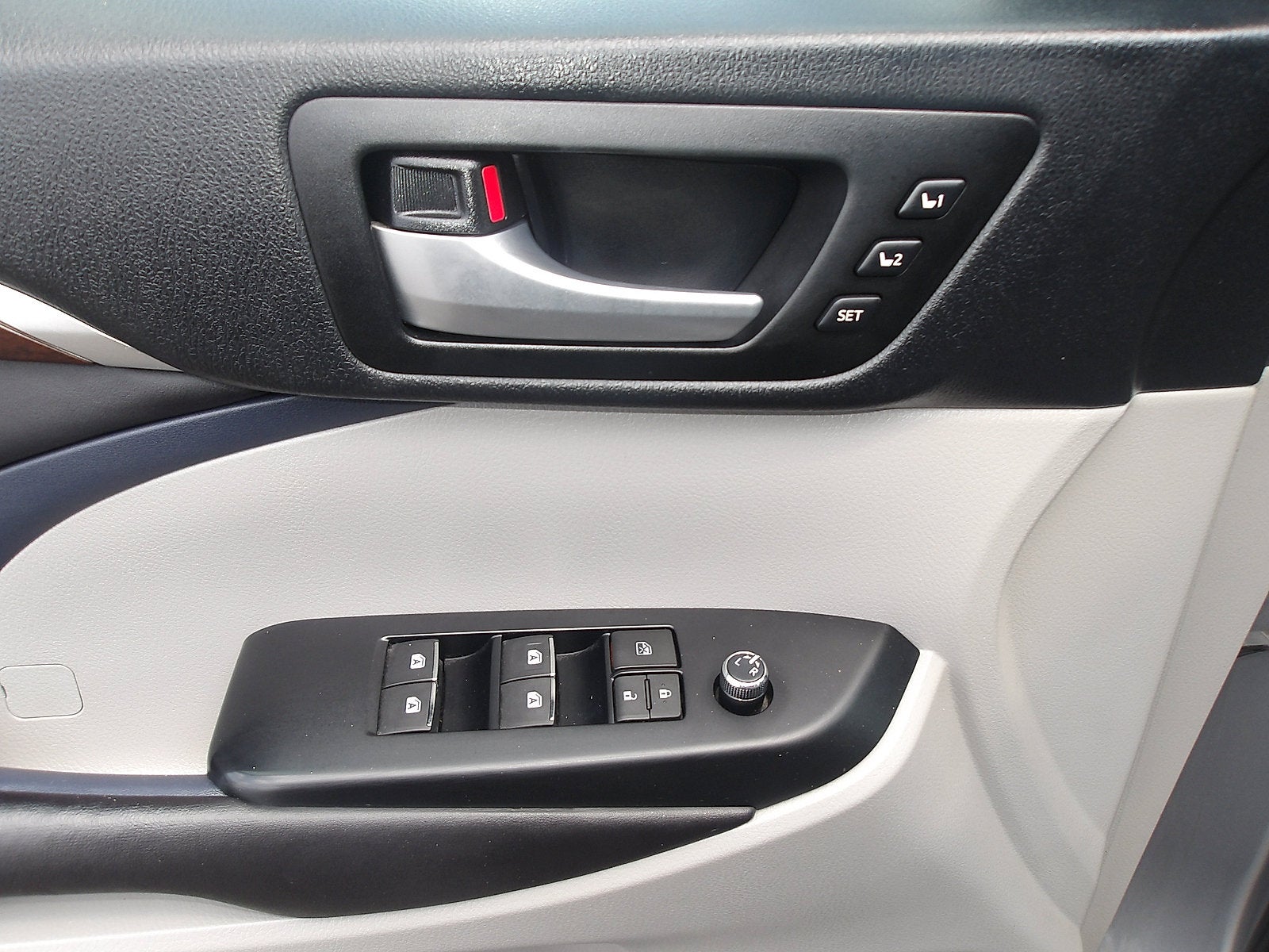 2016 Toyota Highlander Base