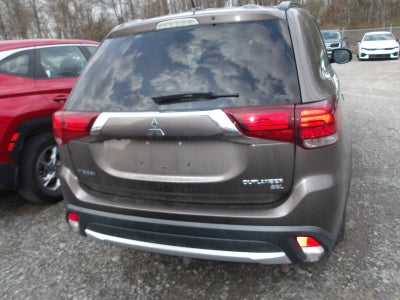 2016 Mitsubishi Outlander Base