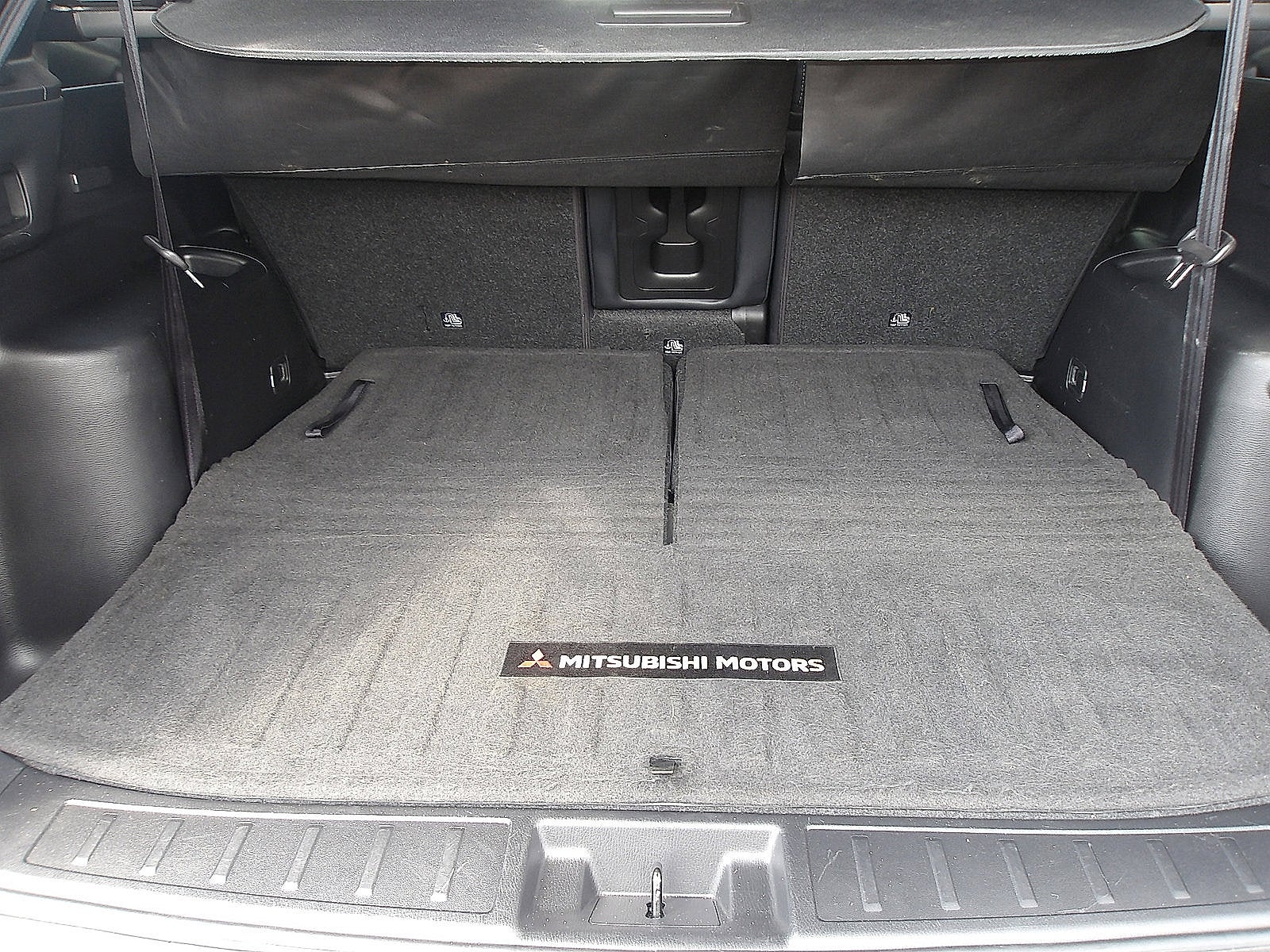 2022 Mitsubishi Outlander Base