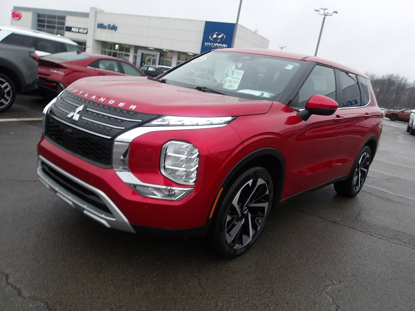 2024 Mitsubishi Outlander Base