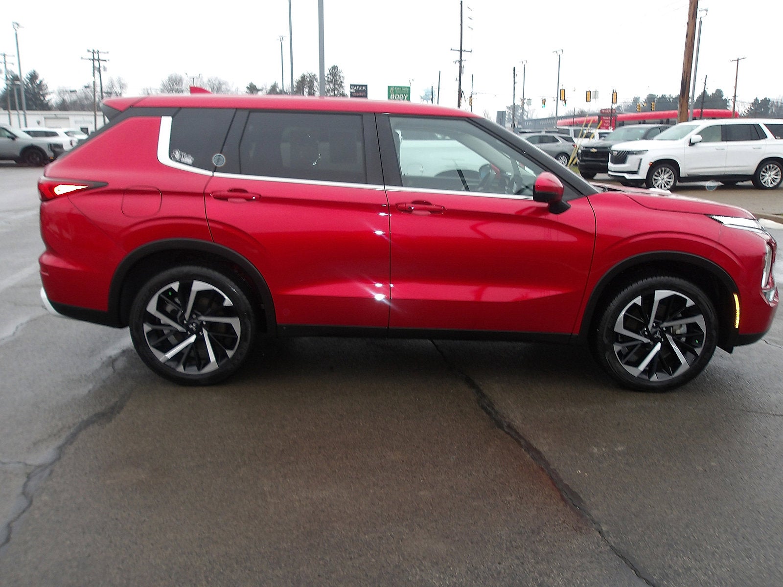 2024 Mitsubishi Outlander Base