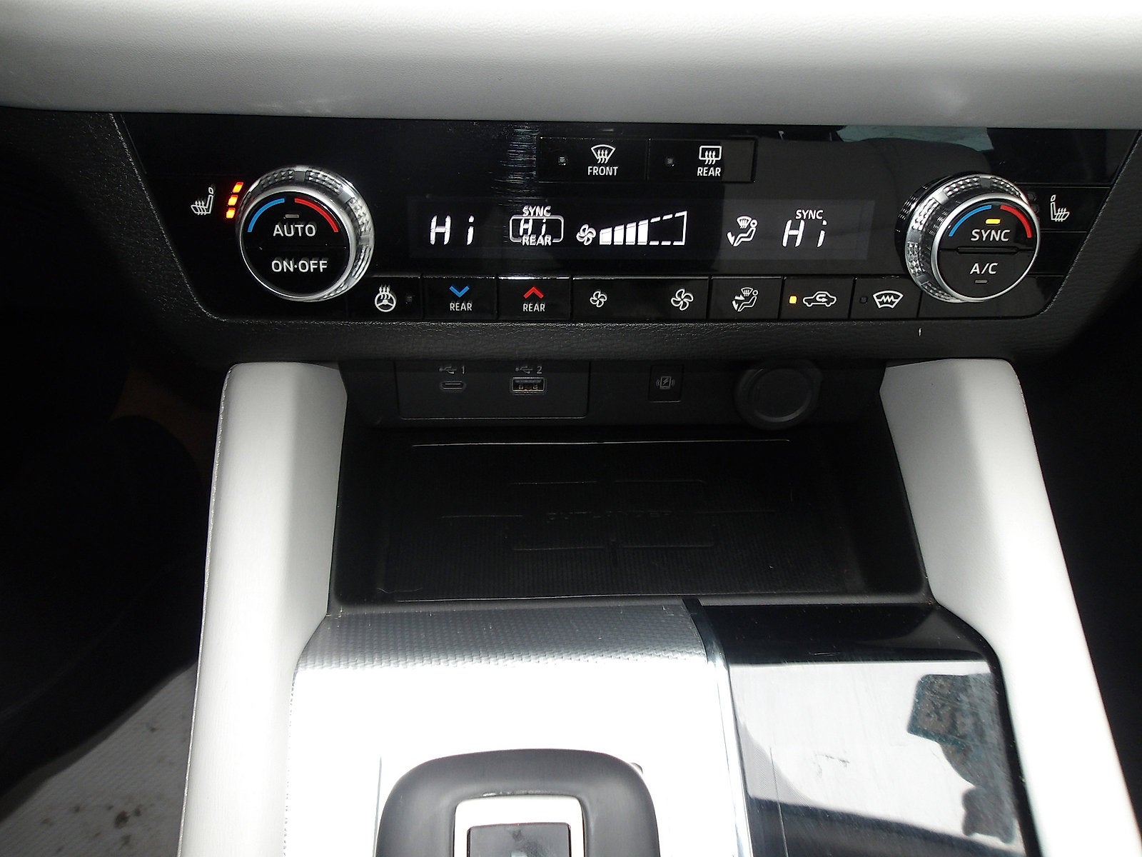 2023 Mitsubishi Outlander Base