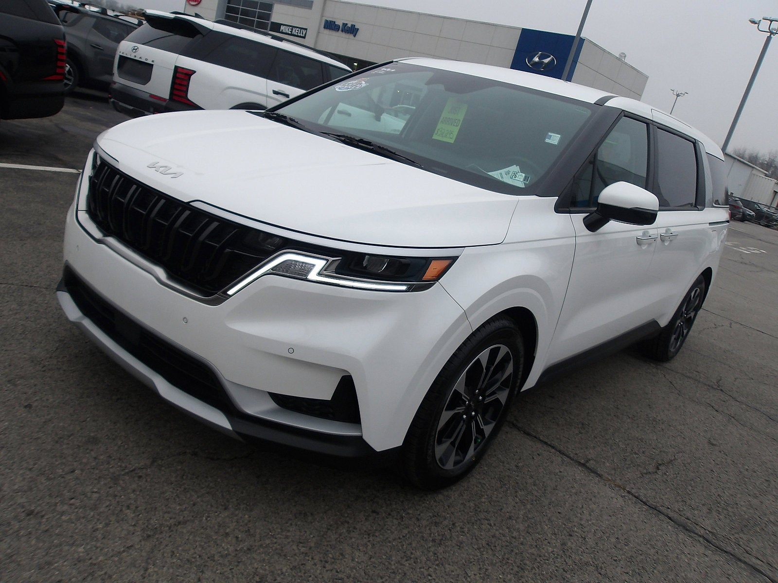 2023 Kia Carnival EX