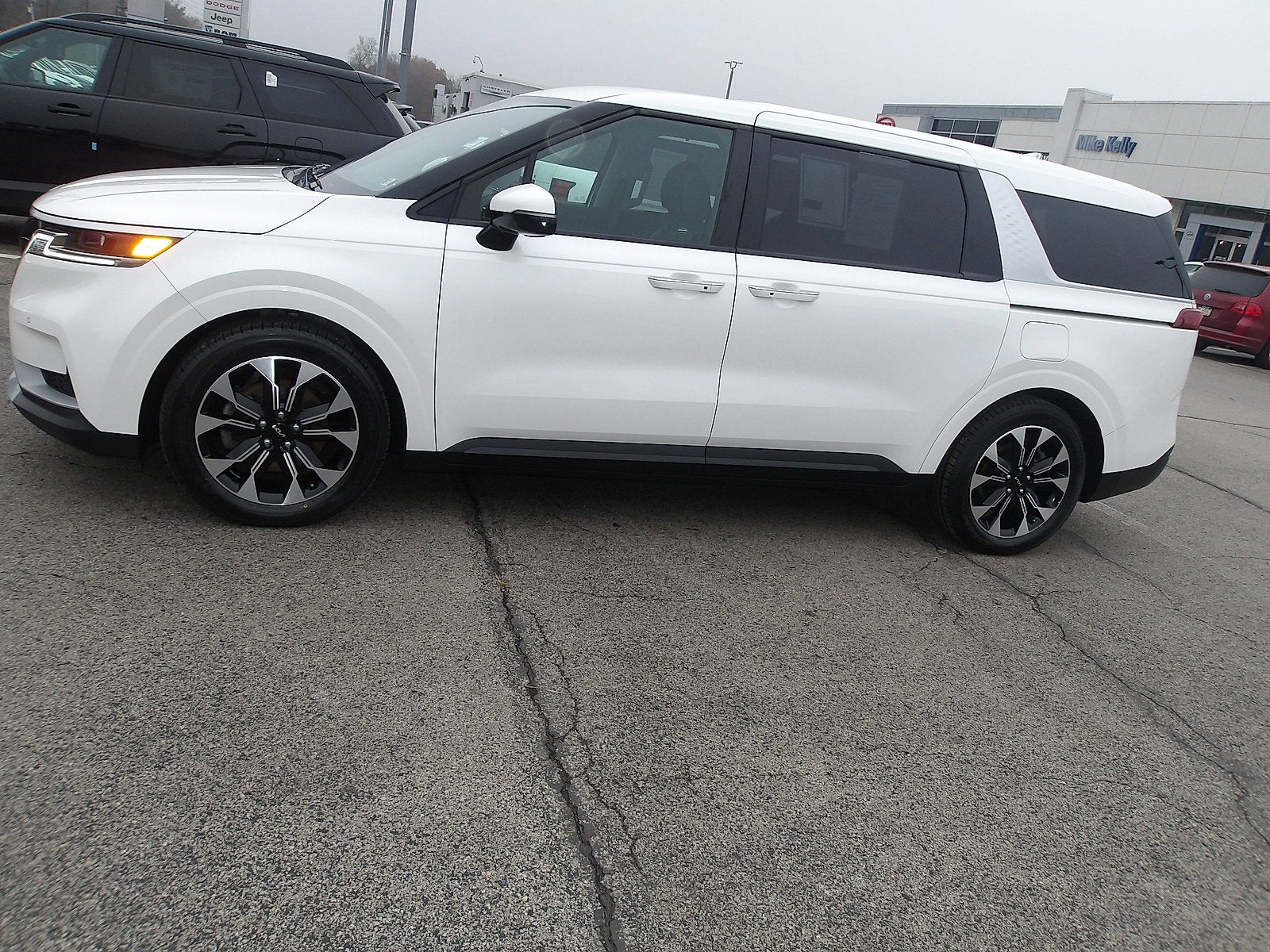 2023 Kia Carnival EX