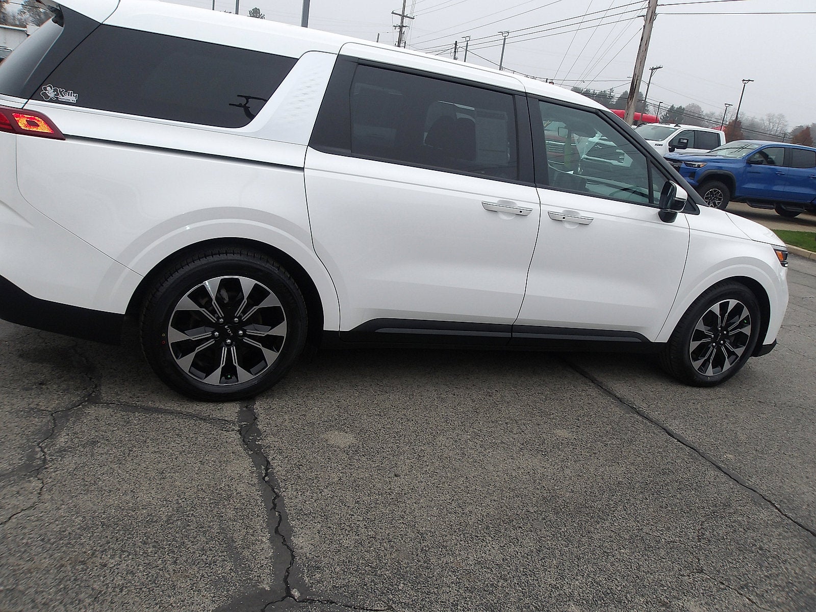 2023 Kia Carnival EX