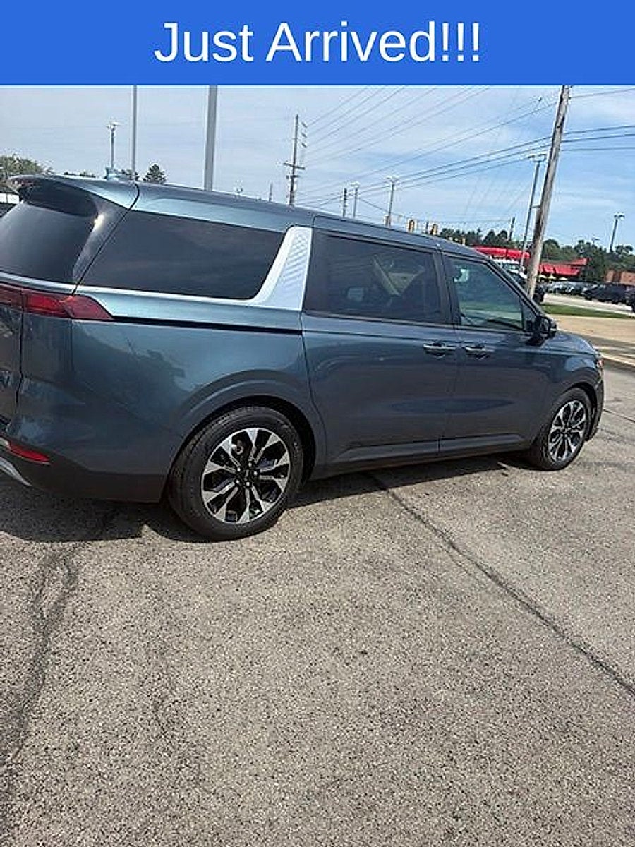 2024 Kia Carnival EX
